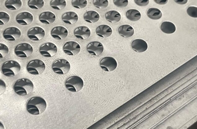 chapa metálica furo redondo