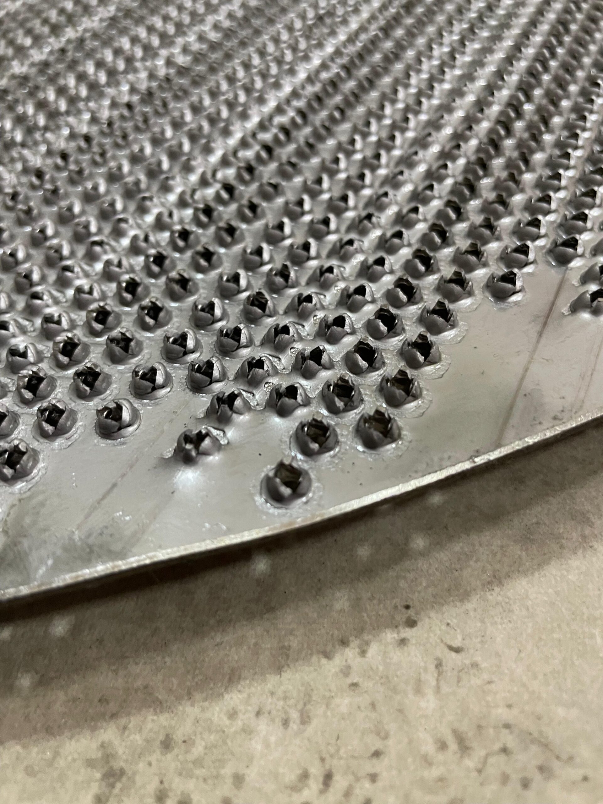 chapa metálica furo ralador