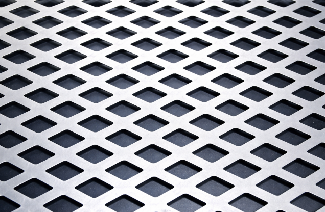 chapa com furo losangular